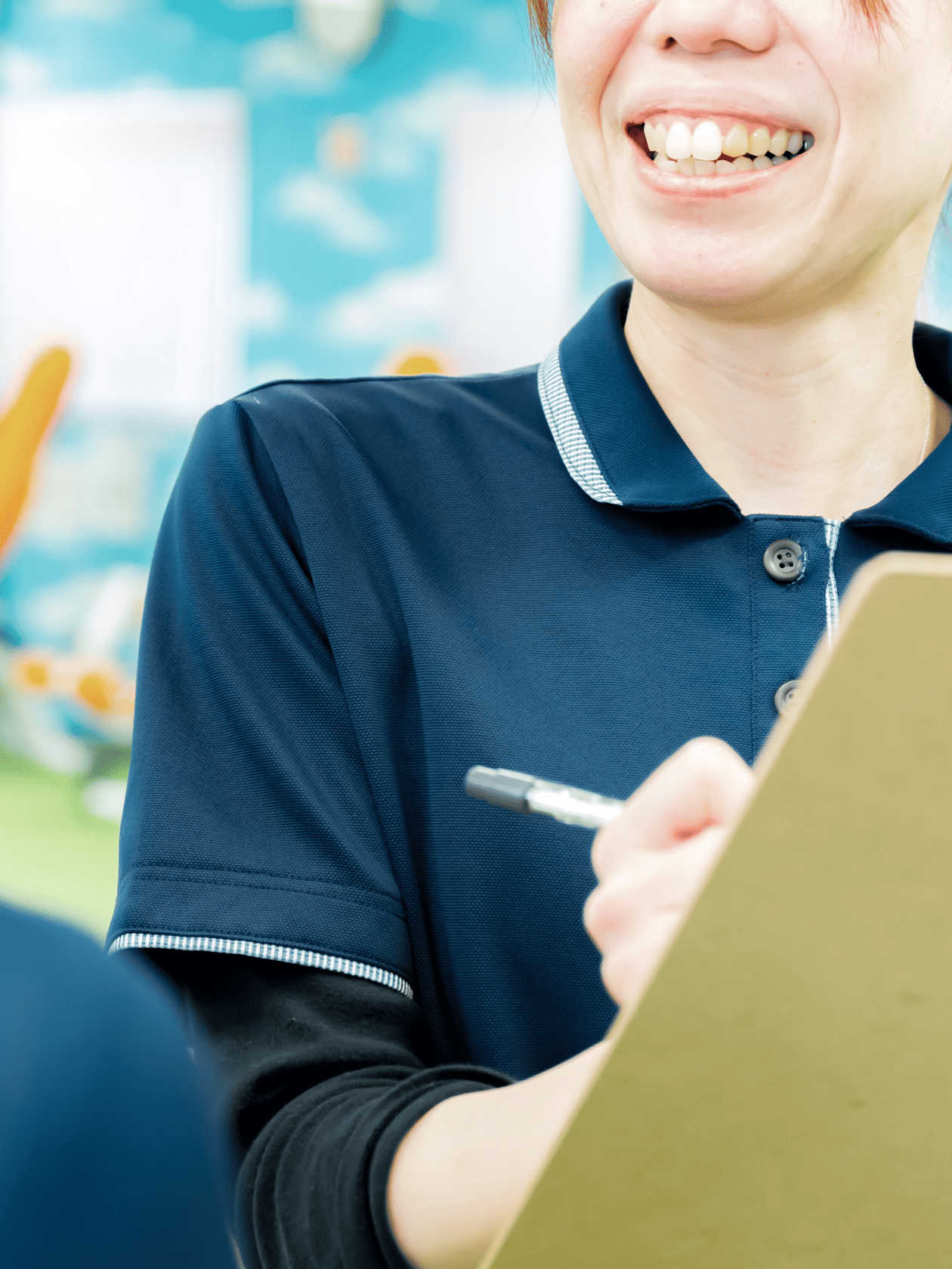 笑顔で話すスタッフたち